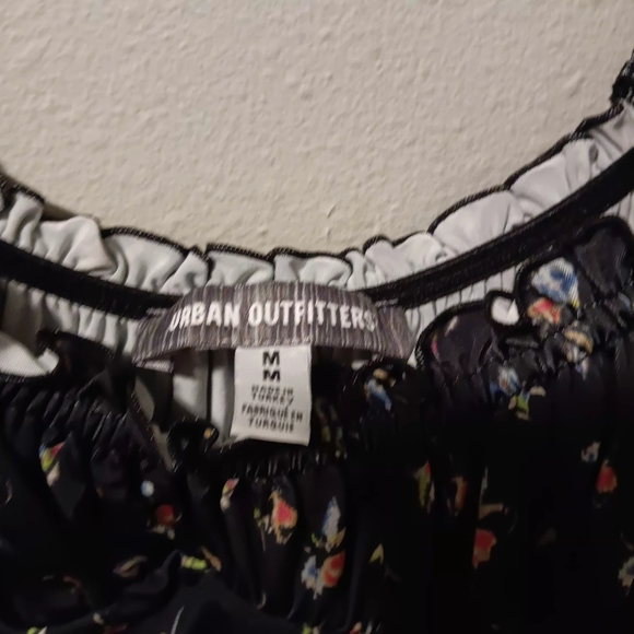 Urban Outfitters Black Floral Off-Shoulder Crop Blouse - Picture 6 of 11